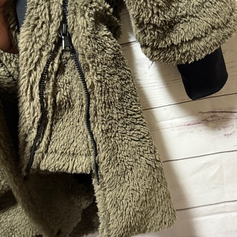 Varley Teddy Jacket - Picture 6 of 9